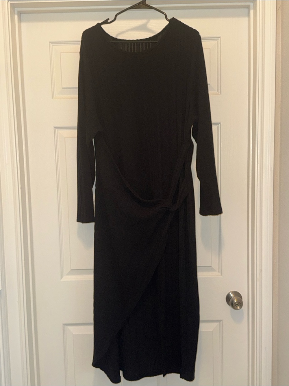Women’s Plus Size Black Long Sleeve Knot Front Midi Dress